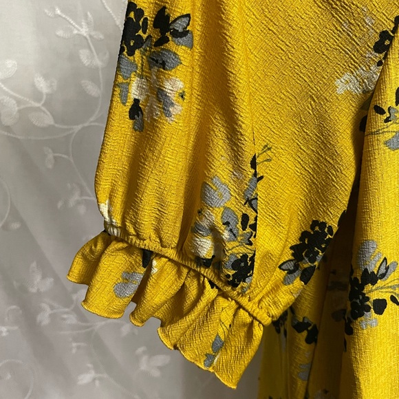 Melloday Top Women’s Sunflower Yellow Floral V-Neck Ruffled Sleeve Pullover 2X - Picture 6 of 8